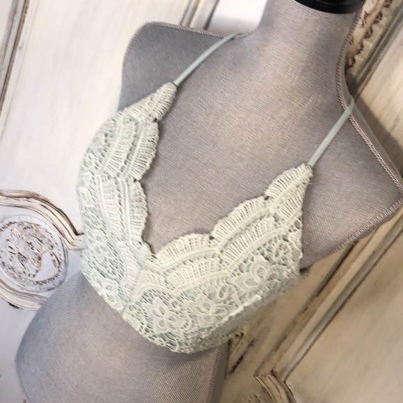 Phanuel Soft Sea foam Green Lace Adjustable Strap Crop Cami Size S-M - Picture 3 of 9